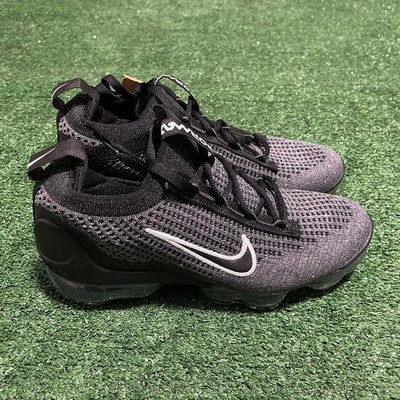 Nike Air VaporMax 2021 Flyknit Mid Triple Black Sz: 6Y Women